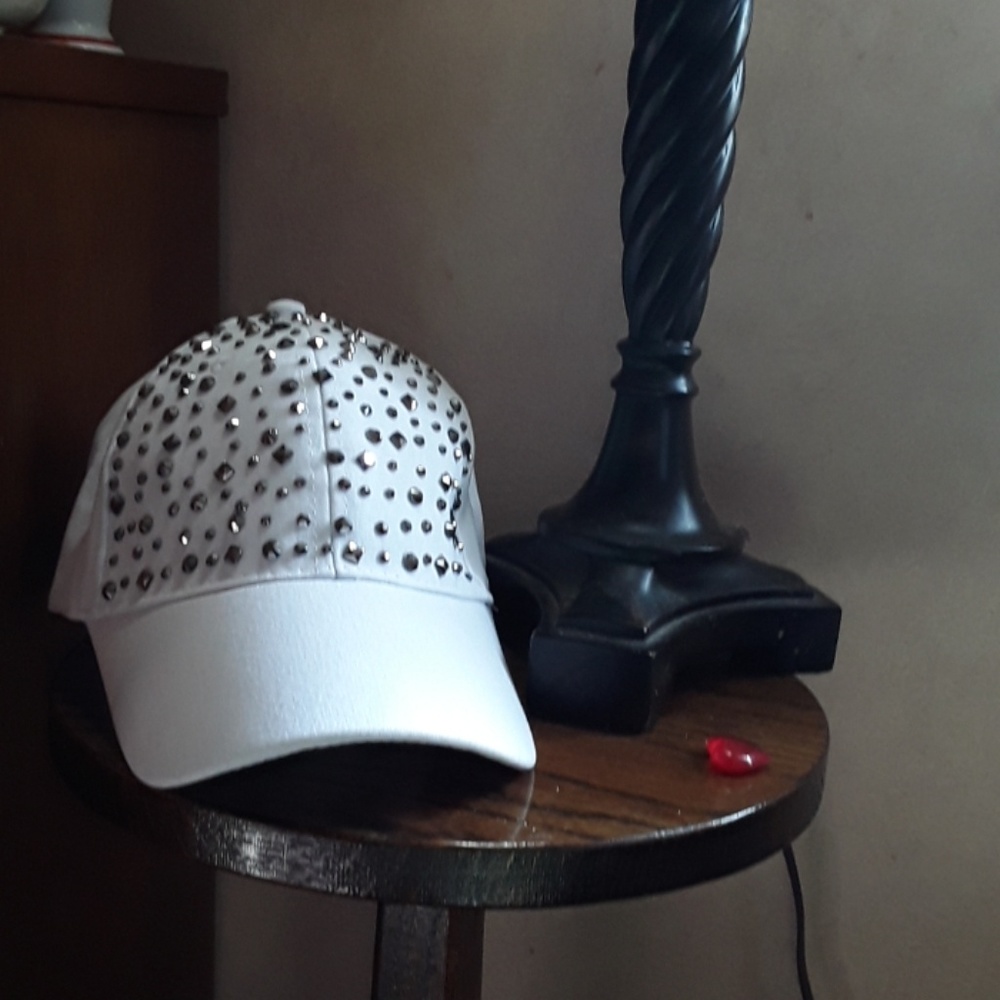 ⚡Studded white baseball hat - Picture 1 of 7